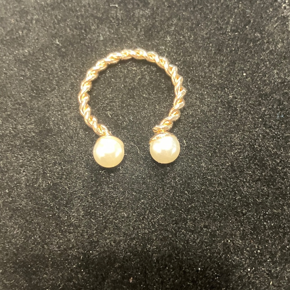 Elegant Gold and Pearl Women's Jewelry